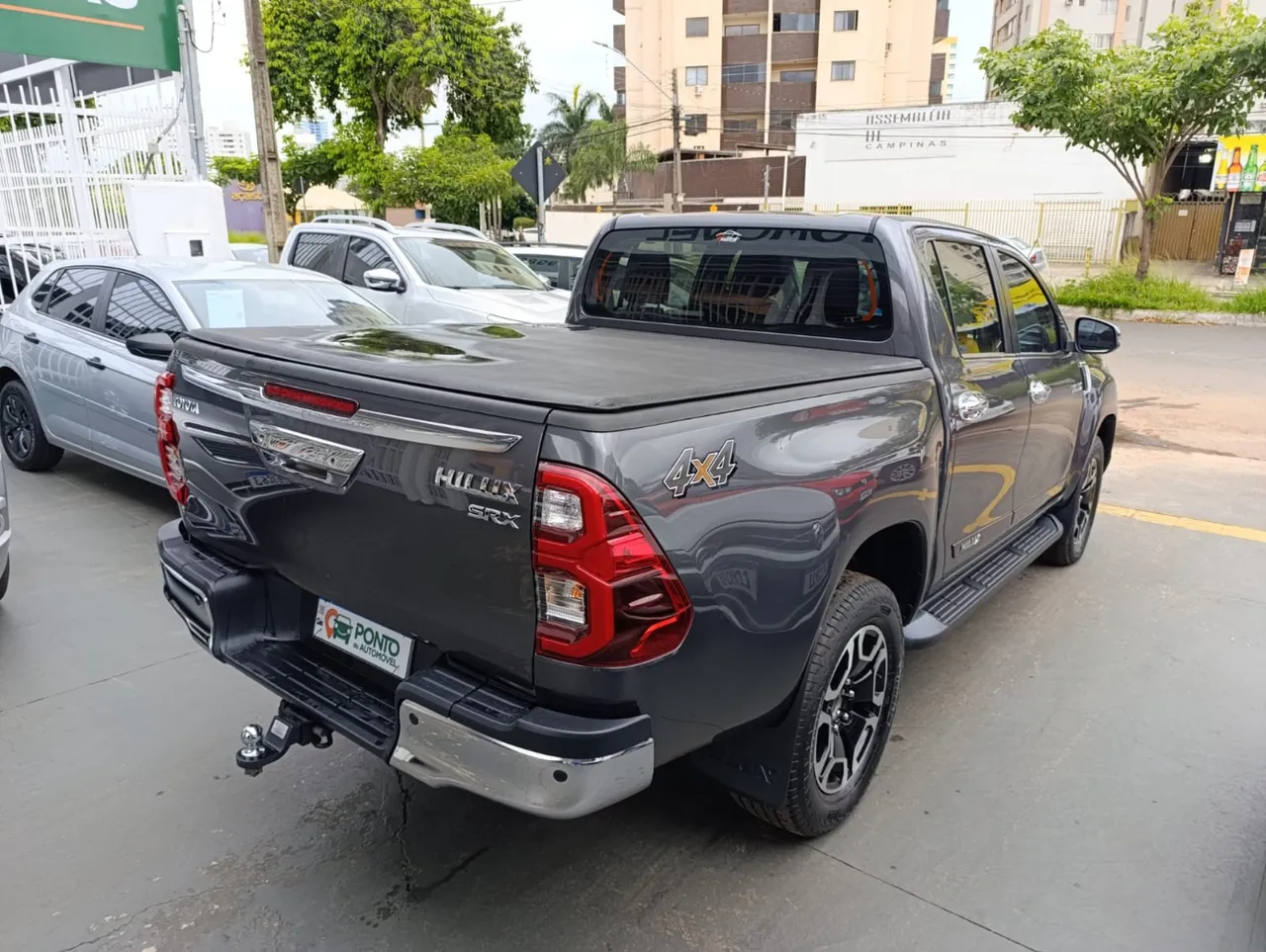 TOYOTA HILUX