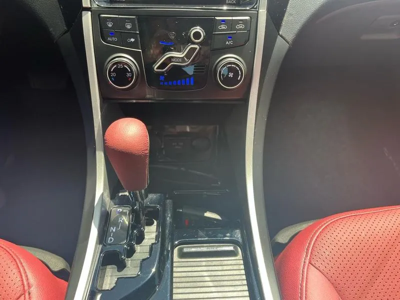 HYUNDAI SONATA