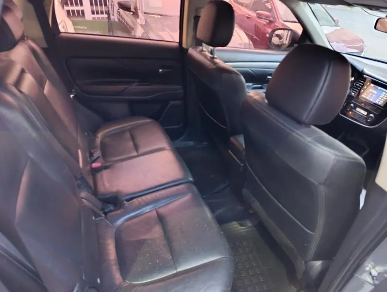 MITSUBISHI OUTLANDER