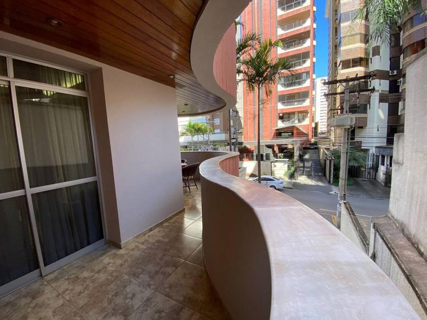 Apartamento com 5 quartos à venda, 240.0m²