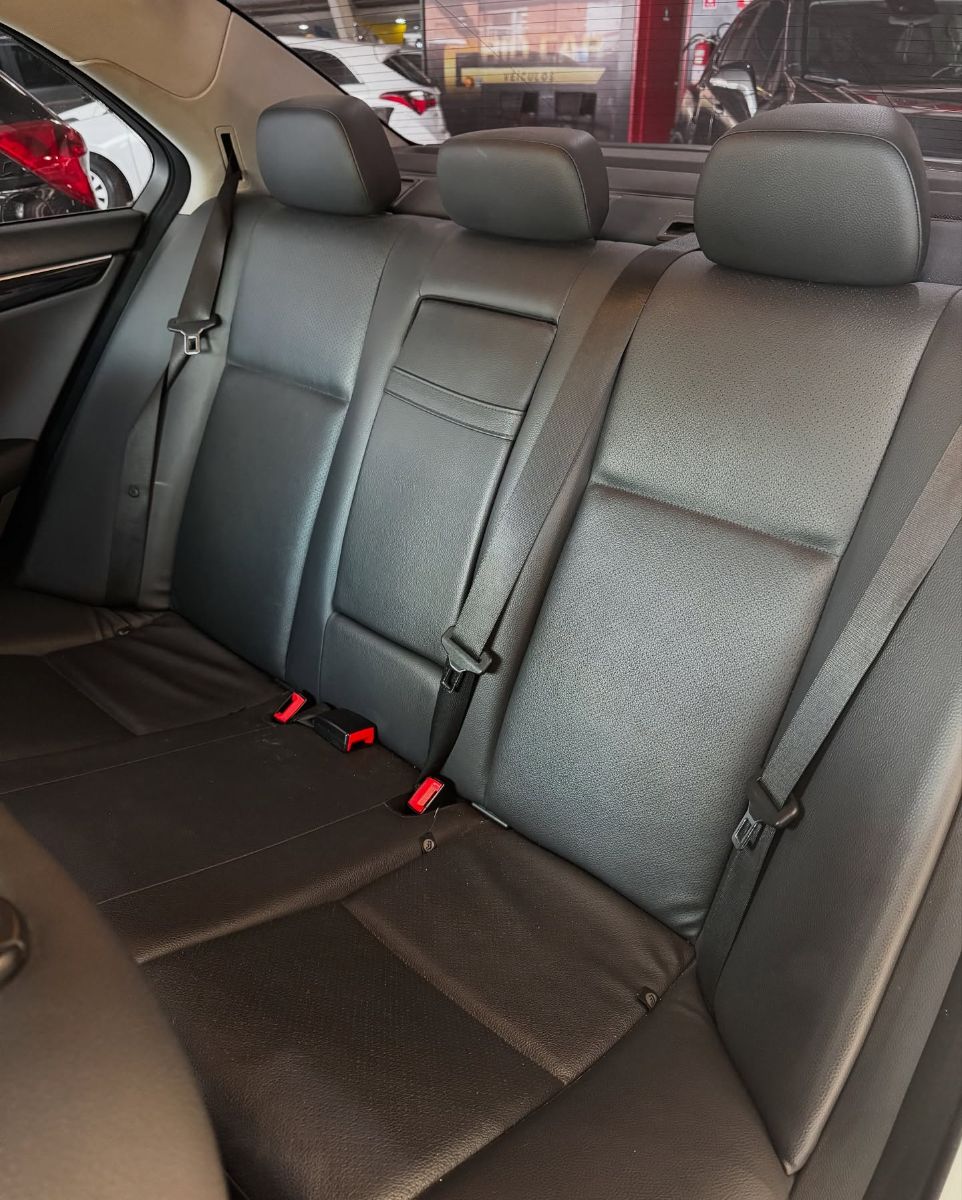 MERCEDES-BENZ C-180