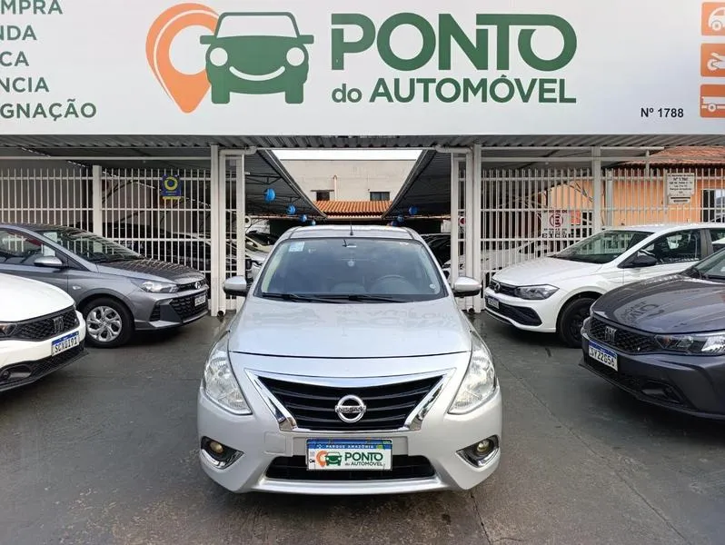 NISSAN VERSA