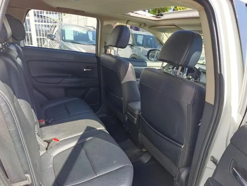 MITSUBISHI OUTLANDER