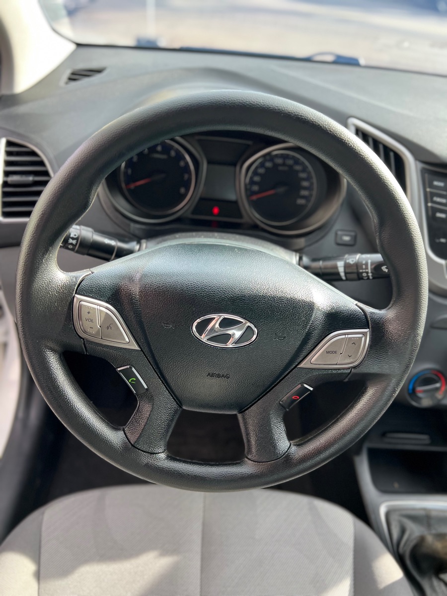 HYUNDAI HB20S