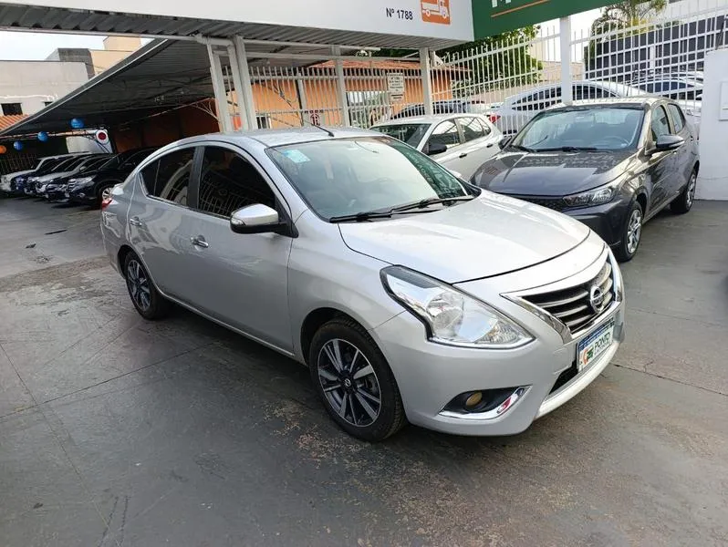 NISSAN VERSA