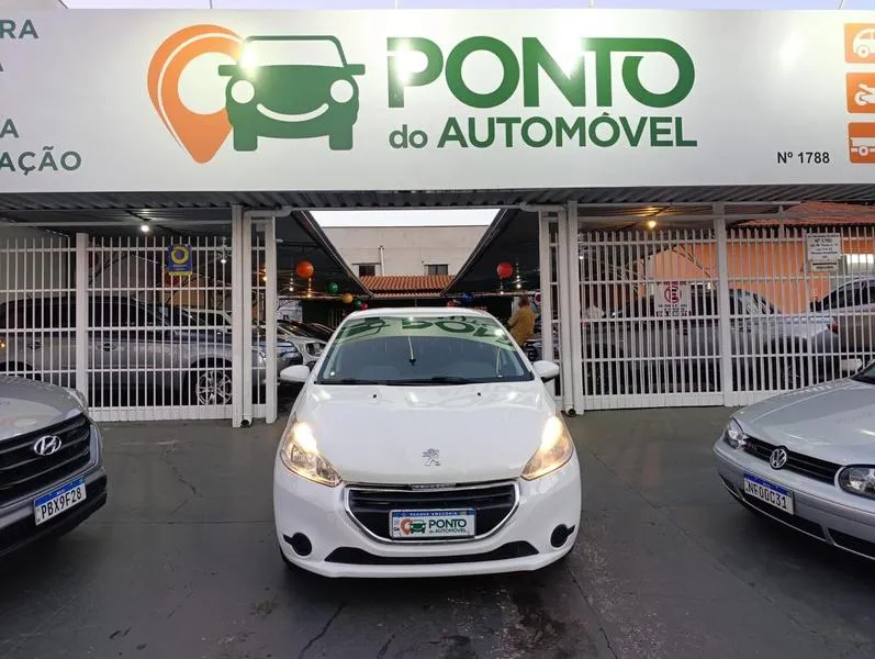 PEUGEOT 208