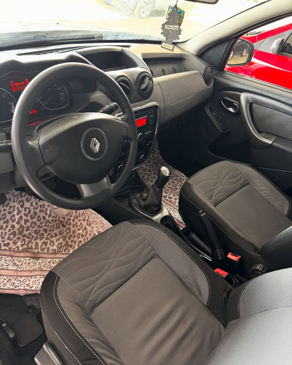 RENAULT DUSTER