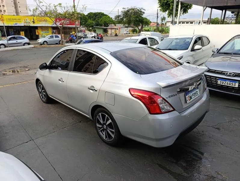 NISSAN VERSA