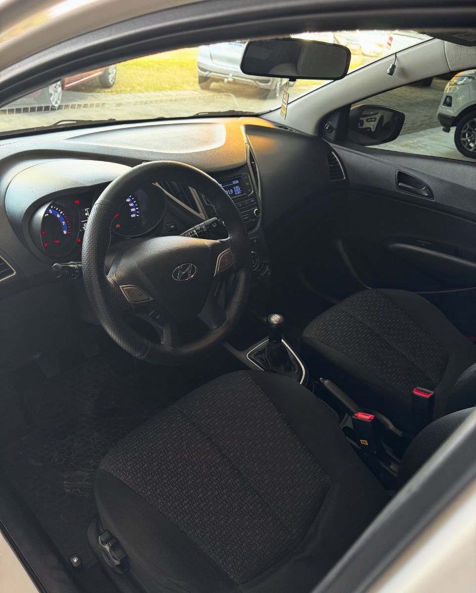 HYUNDAI HB20