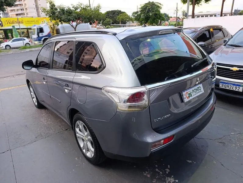 MITSUBISHI OUTLANDER
