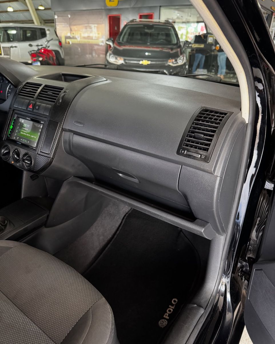 VW - VOLKSWAGEN POLO