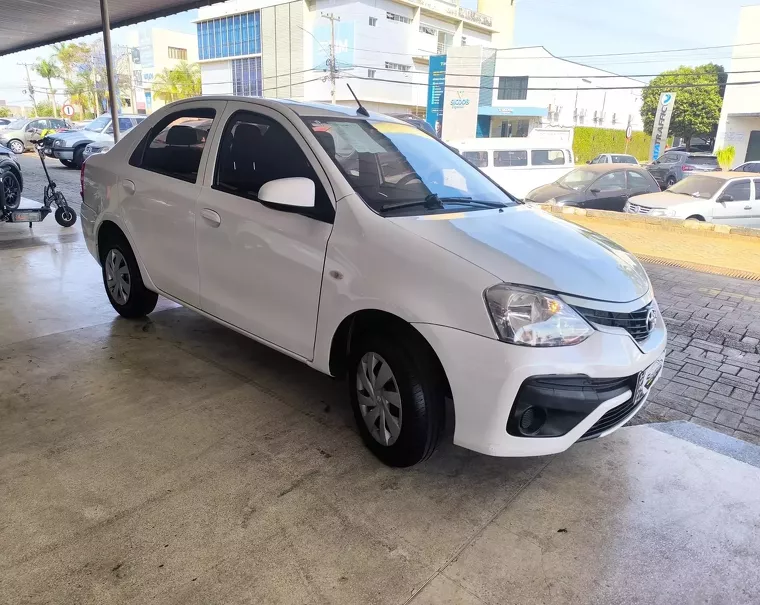 TOYOTA ETIOS
