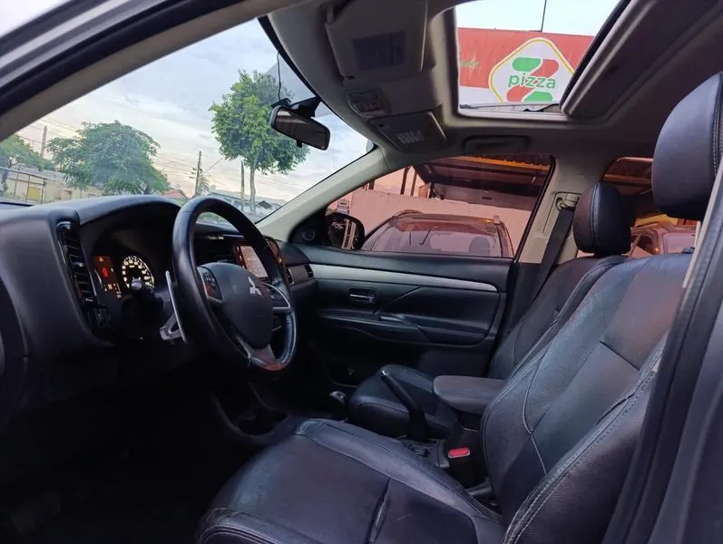 MITSUBISHI OUTLANDER