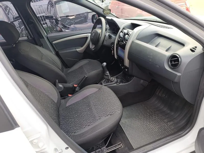 RENAULT DUSTER