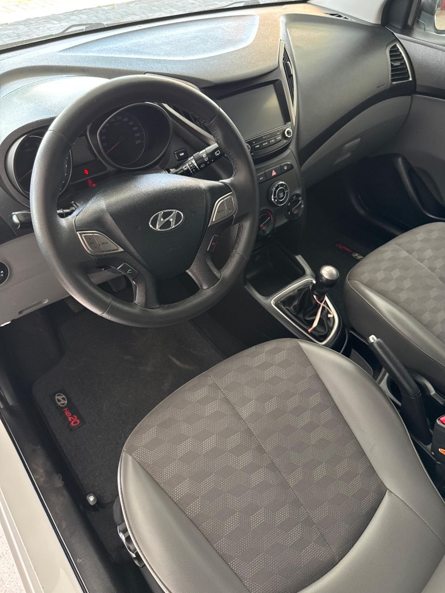 HYUNDAI HB20