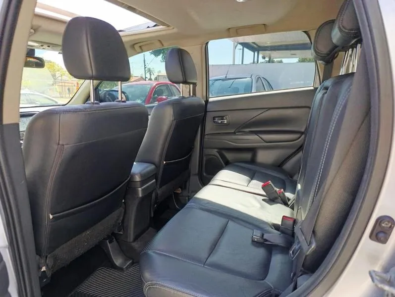 MITSUBISHI OUTLANDER