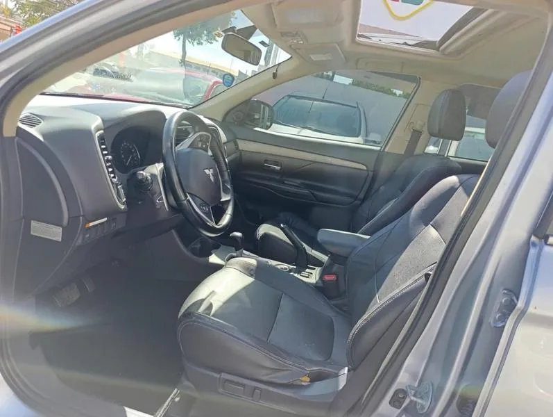 MITSUBISHI OUTLANDER