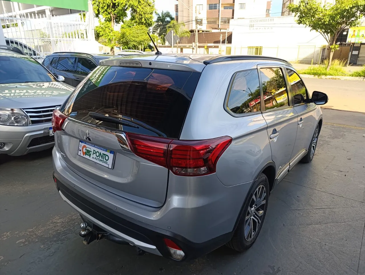 MITSUBISHI OUTLANDER