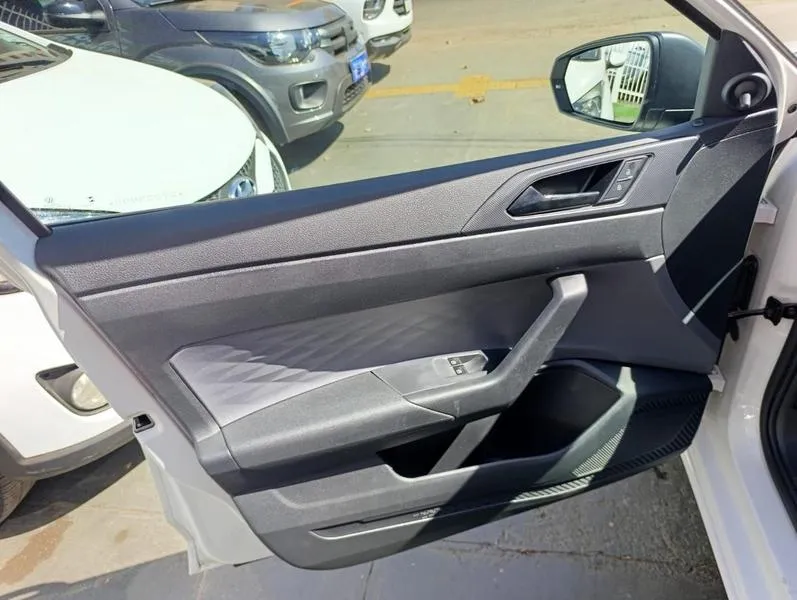 VW - VOLKSWAGEN POLO