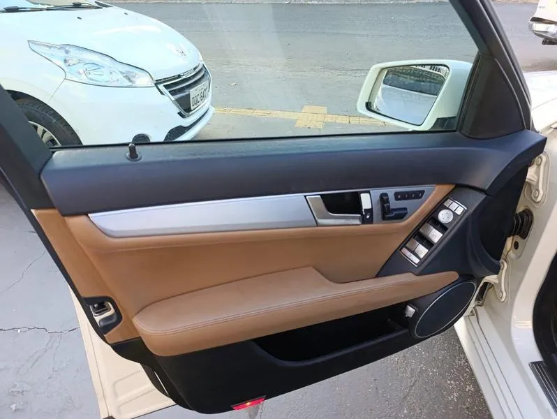 MERCEDES-BENZ C-250