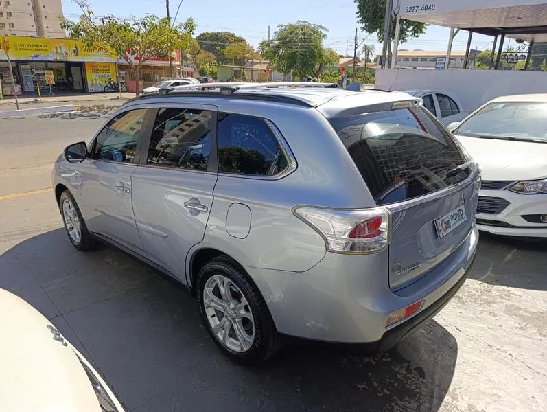 MITSUBISHI OUTLANDER