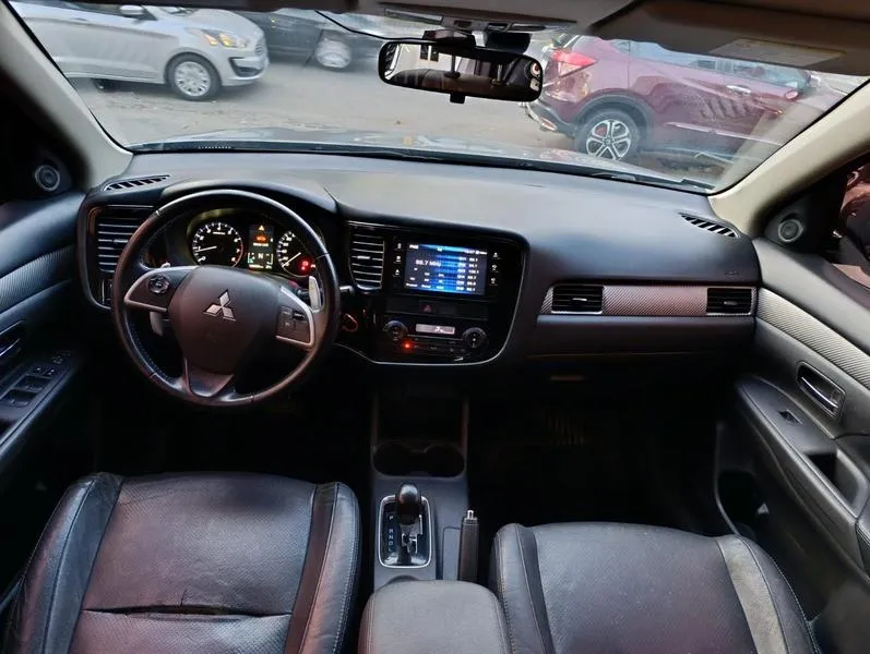 MITSUBISHI OUTLANDER
