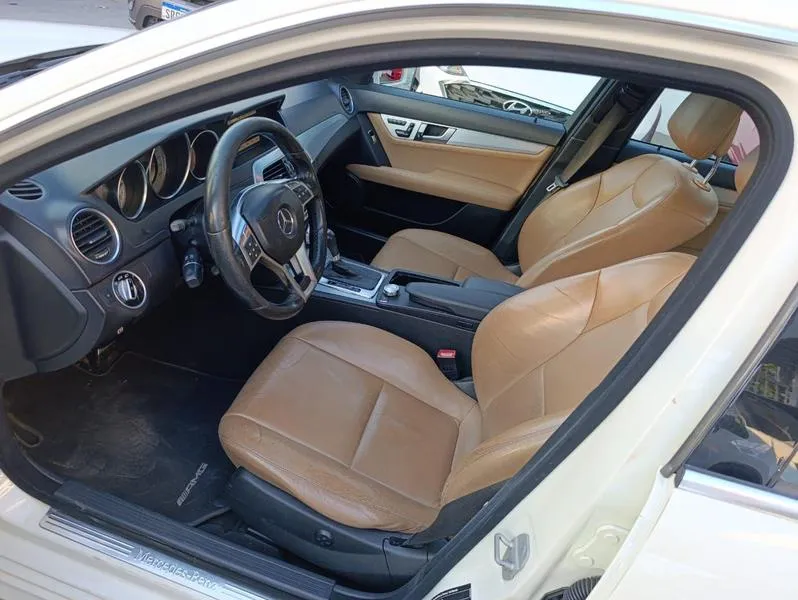 MERCEDES-BENZ C-250