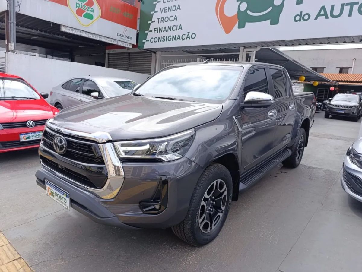 TOYOTA HILUX