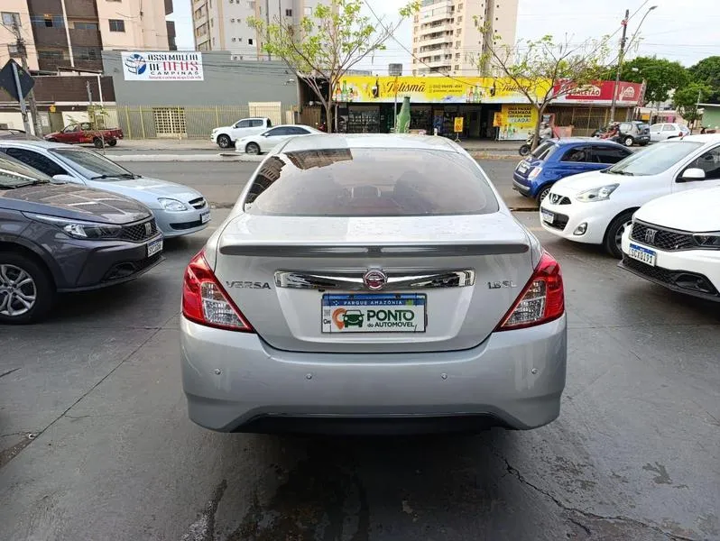 NISSAN VERSA